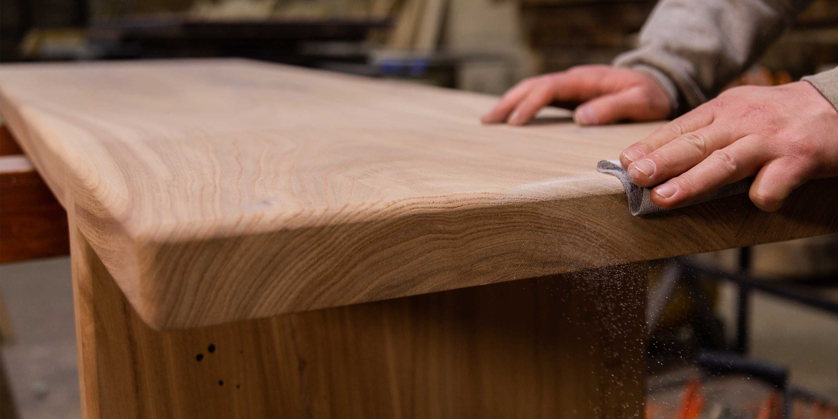 Jak dbać o blat z litego drewna, aby służył latami?